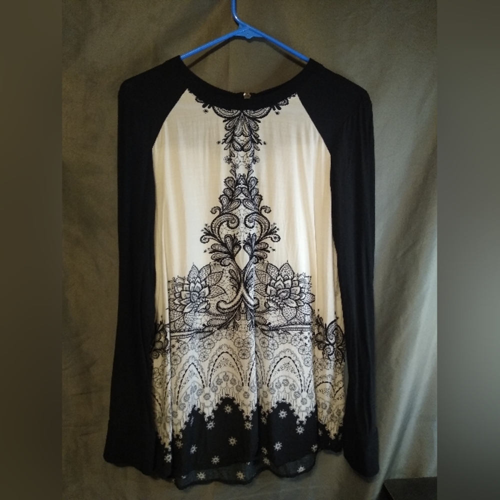 Elegant Karen Kane Black and White Long Sleeve Women's Top